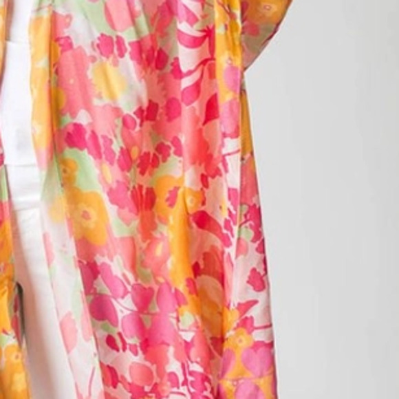 Kari Printed Lightweight Kimono Wrap Shawl Pink Orange Wildflowers - Picture 2 of 3